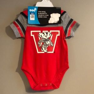 Wisconsin Badgers NCAA Creeper, Bib & Bootie set. NWT 3/6mo